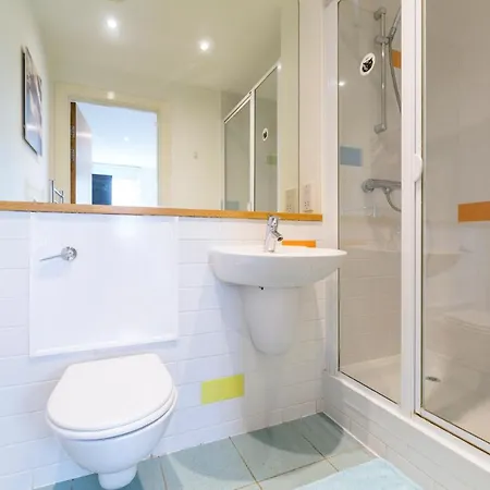 Newcastle City Centre Apartment Ideal For Holiday, Contractors, Quarantining Exterior photo